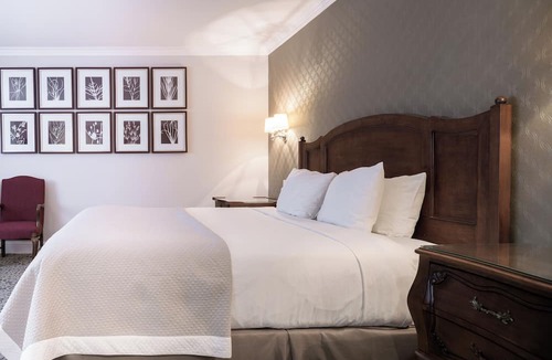West San Jose Hotel | Woodcrest Hotel Cupertino