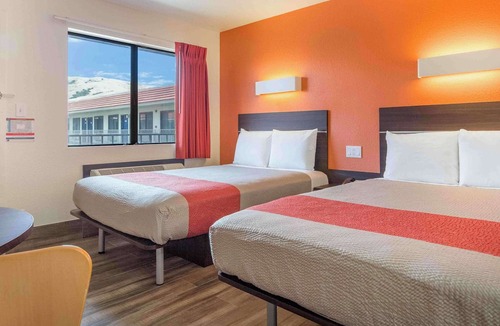 Fremont Hotel | Motel 6 Fremont, CA - South