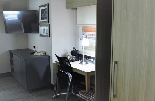 Marina Hotel | Country Inn & Suites by Radisson, Monterey Beachfront-Marina, CA