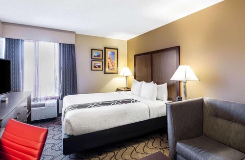 Oakland Hotel | Oakland Airport Arena Hotel