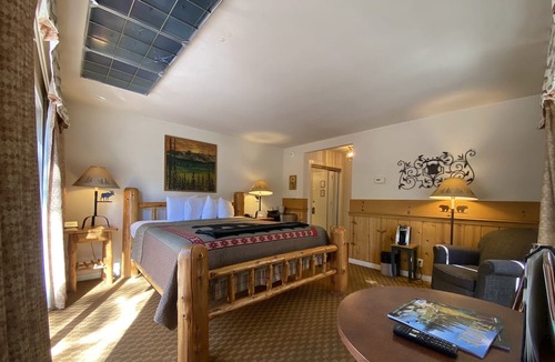 Tahoe City Hotel | River Ranch Lodge & Restaurant
