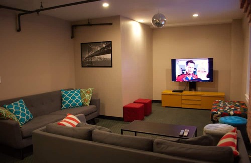 Theater District Hostel | Orange Village Hostel
