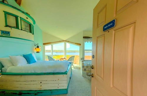 Moss Landing Hotel | Captain's Inn at Moss Landing