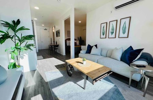 Clawson Apartment | Lovely open one bedroom in West Oakland