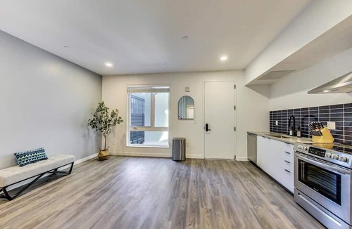 Downtown Oakland Apartment | Brand New Stylish Studio Suite Near Downtown!