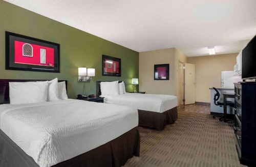 Sacramento Hotel | Motel 6 Suites Sacramento Arden Way CA