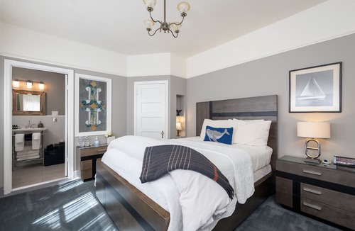 Half Moon Bay Bed & Breakfast | Nantucket Whale Inn