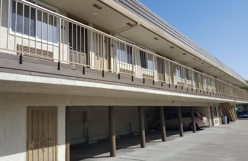 Longfellow Hotel | Bayview Motel