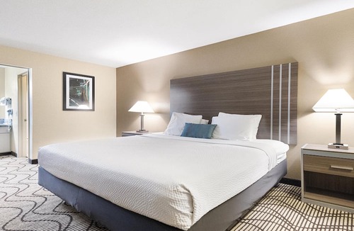 Downtown Sacramento Hotel | SureStay Plus Hotel by Best Western Sacramento North