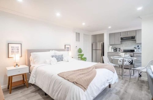 Westlake Apartment | Luxo Stays |Modern Studio| Near SFO, Westlake BART