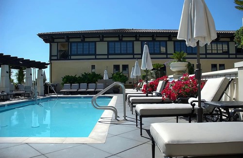 San Jose Hotel | Near the Municipal Rose Garden in San Jose! Valet Parking, Swimming Pool!