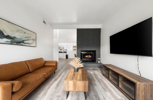 Rio Linda House | Contemporary Modern Spacious 3BR/2BA Near SMF