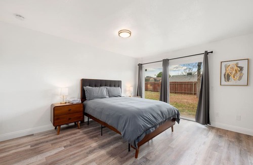 Rio Linda House | Contemporary Modern Spacious 3BR/2BA Near SMF