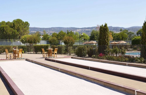 Napa Hotel | Add This To Your Vacation Stop! Pool & Golf Course, Near Garfield Park!