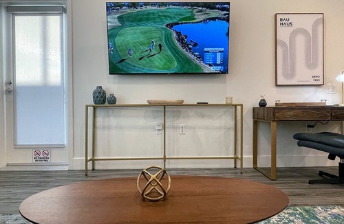 Walnut Creek Apartment | Broadway Plaza and Hot Tub in Walnut Creek