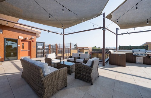 Walnut Creek Apartment | Broadway Plaza and Hot Tub in Walnut Creek