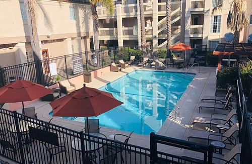 San Bruno Hotel | Family-friendly Accommodation! Pets Allowed, Onsite Parking, FREE Breakfast!