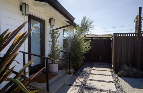Live Oak Cottage | Modern Coastal Home|Central Location|Private Patio