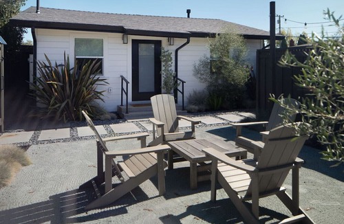 Live Oak Cottage | Modern Coastal Home|Central Location|Private Patio
