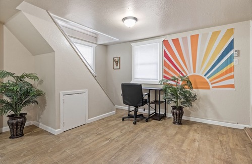 Sacramento Apartment | Bohemian and Cat themed/Close to MT Sac Laundry