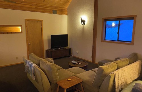 West Meadows Ski Chalet | Sunrise Kirkwood Chalet with Red Cliffs View