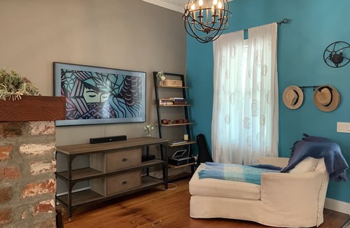 Yountville Cottage | Living the Napa dream in this ideally located Yountville cottage.