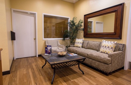 Napa Hotel | Your Napa Escape! 2 Relaxing Units, Free Parking, Outdoor Pool!