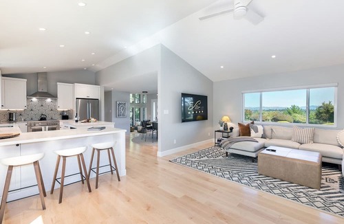 Graton House | Luxurious Retreat In The Vineyards Green Valley Oasis