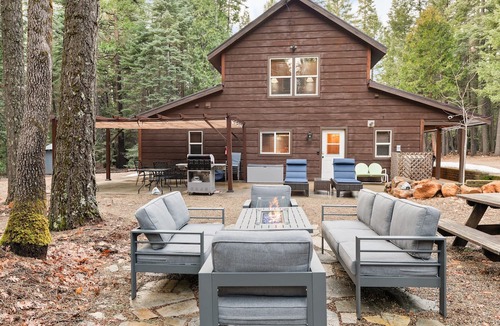 Shingletown House | Base of Lassen National Park Secluded 1 BR + LOFT, 2 BATH HOME. sleeps up to 7