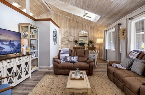 Fort Bragg House | A luxurious vacation rental just minutes away from the beach!