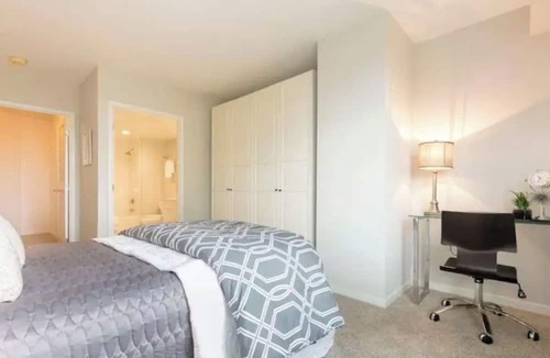 South Beach Apartment | Bay bridge sunrise views - 2 bedroom condo