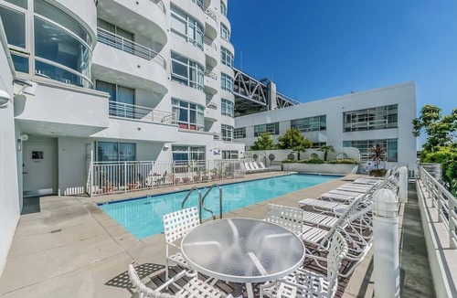 South Beach Apartment | Bay bridge sunrise views - 2 bedroom condo