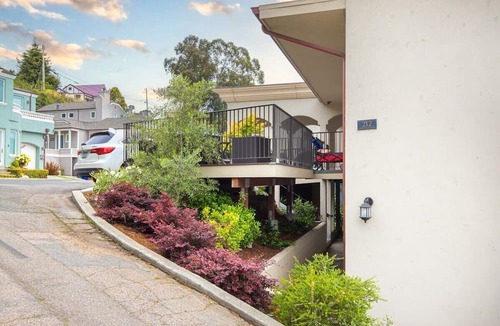 Capitola Apartment | Capitola Vista #2- dog friendly