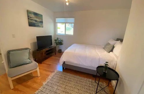 Chabot Park Apartment | Minimalist Zen Overlooking