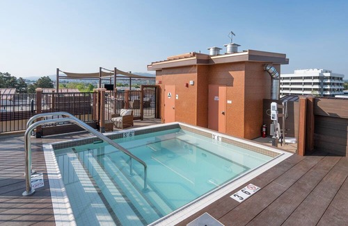 Walnut Creek Apartment | Walkable Walnut Creek with Rooftop Hot Tub