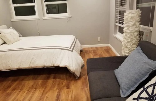 College Terrace Condo | A Luxury Urban Getaway Walk to Stanford #2333