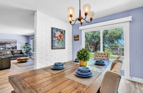 Vallejo House | Fully Remodeled home on top of the hill in Wine country with Hot Tub 🍷