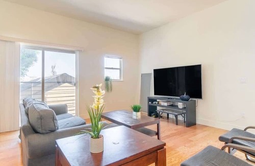 Mission District Condo | 4 Bedroom Modern Flat w/City Views & Huge Deck