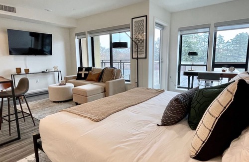 Walnut Creek Apartment | Rooftop Hot Tub in Downtown Walnut Creek