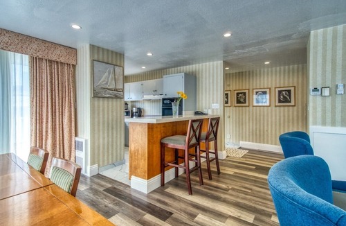 Fisherman's Wharf Hotel | Waterfront 2 Bedroom Suite with Large Wrap Around Deck-View of SF Bay