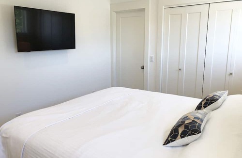 Sausalito Apartment | Newly Renovated 2 BR Apartment in the Heart of Sausalito