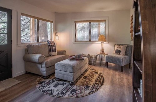 Dorrington Cabin | Modern Cabin w/EV Car Charger and Pool Access