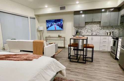 Walnut Creek Apartment | Pets Stay Free in Downtown Walnut Creek Condo