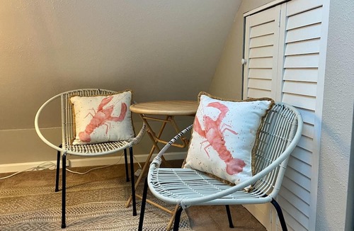 El Granada Apartment | Stylish Seaside Cottage - Walking to Beach