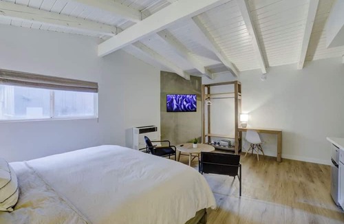 Lakeside Park Apartment | South Lake Chalet #6