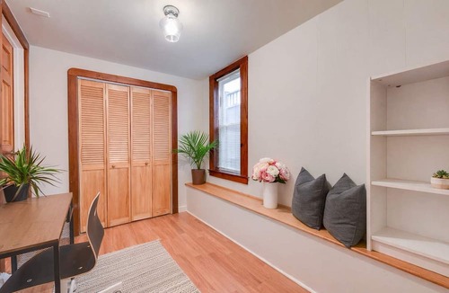 Golden Gate Apartment | Quaint and Charming 2BR APT in Central Oakland