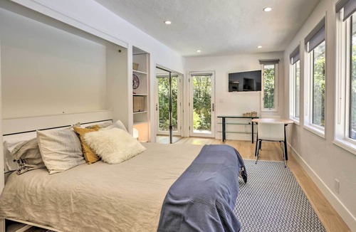 Linfield Oaks Apartment | Menlo Park Studio ~ 2 Mi to Stanford University