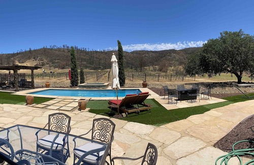 Pope Valley House | Resplendent Villa Retreat in the Wine Country