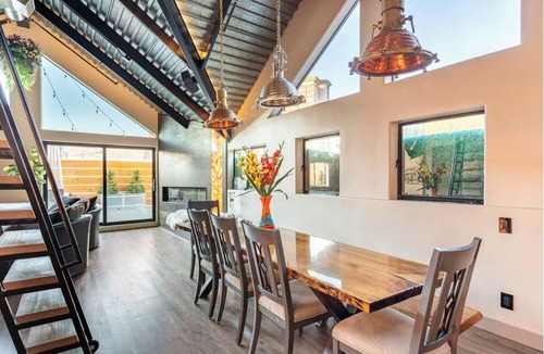 Stateline Villa | "THE" Condo/16p+/5 min to lake/Private Rooftop/Stunning Views/VIP location