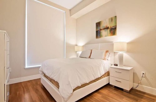 Shoreline West Apartment | Modern 2BR | Ideal for Business | Free WiFi | Downtown Mopuntain View